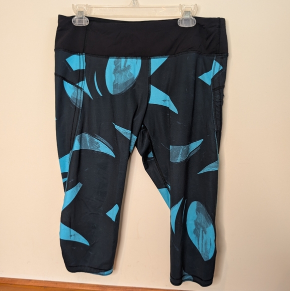 lululemon athletica Pants - Lululemon Run Top Speed Crop Leggings Black Teal Print Size 12